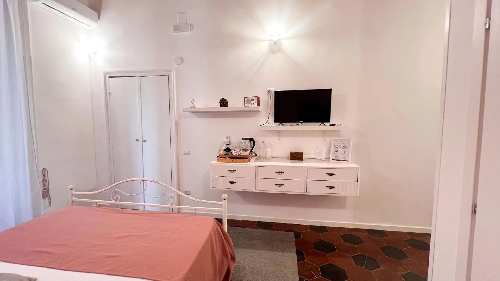 Suite Scarlatti Naples 2*,